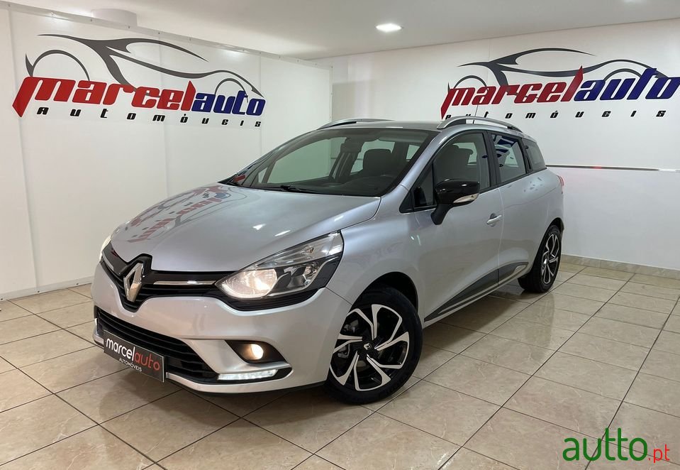 2017' Renault Clio Sport Tourer photo #1