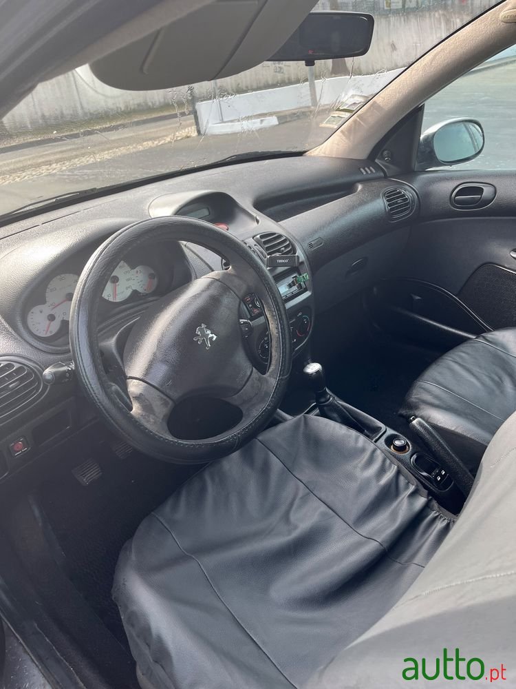 2004' Peugeot 206 Sw photo #2