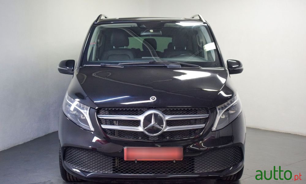 2022' Mercedes-Benz Classe V photo #2