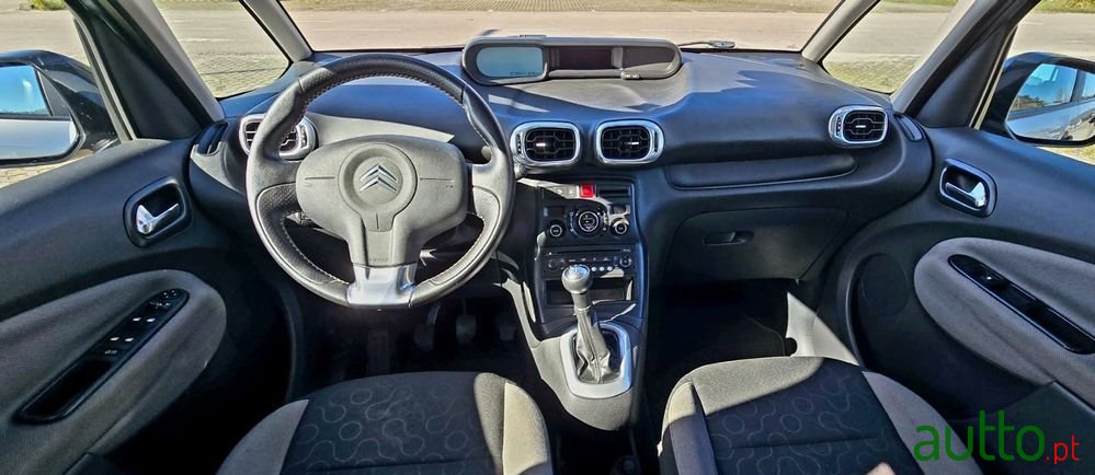 2010' Citroen C3 Picasso photo #5