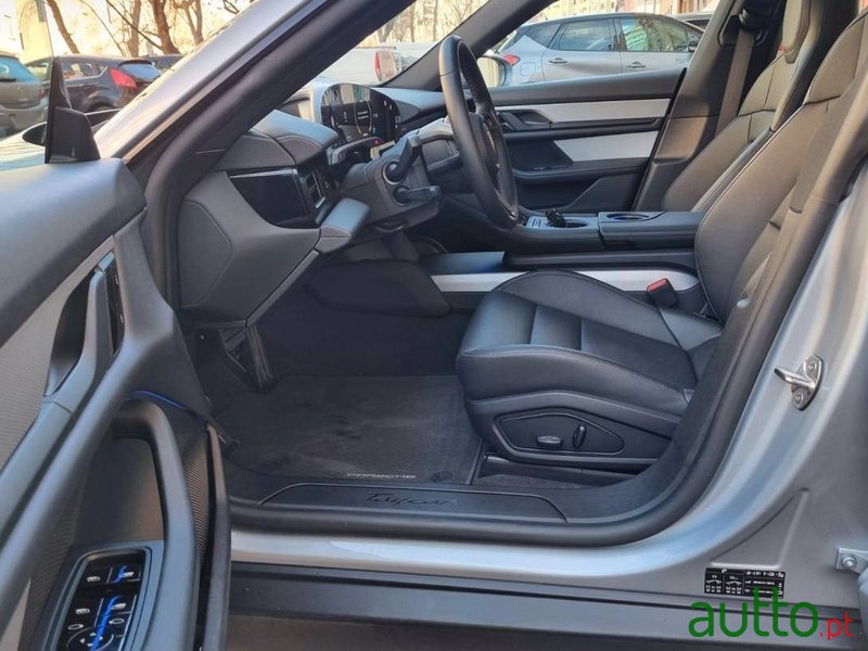 2021' Porsche Taycan photo #6