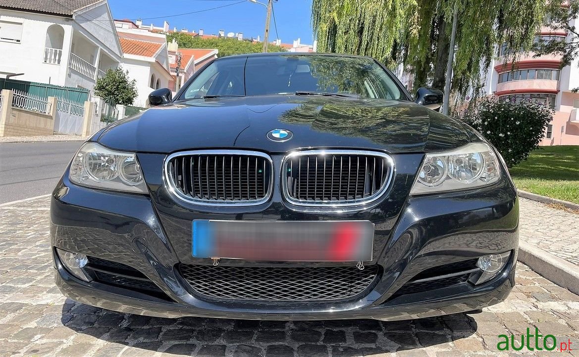 2010' BMW 318 photo #3