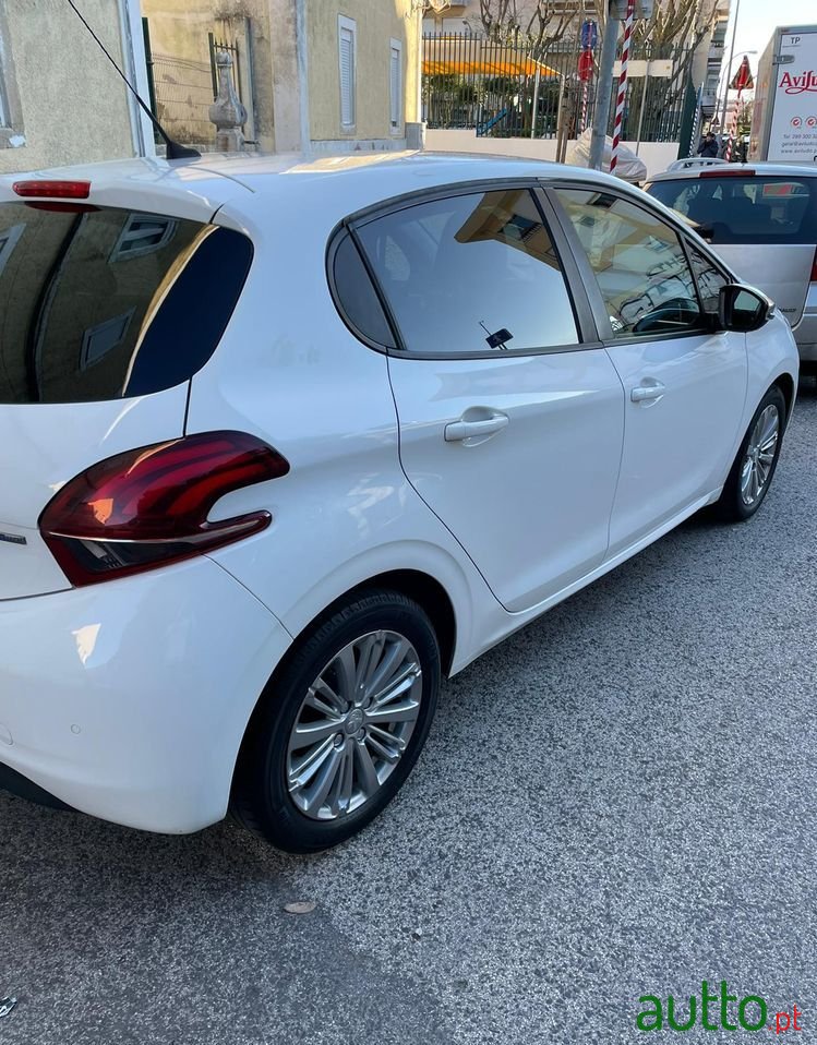 2017' Peugeot 208 photo #3