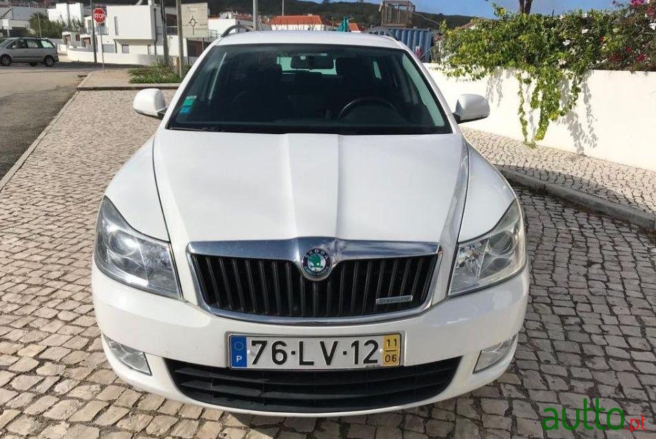 2011' Skoda Octavia Break photo #3