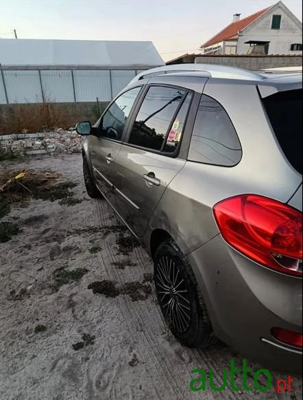 2012' Renault Clio Sport Tourer photo #1