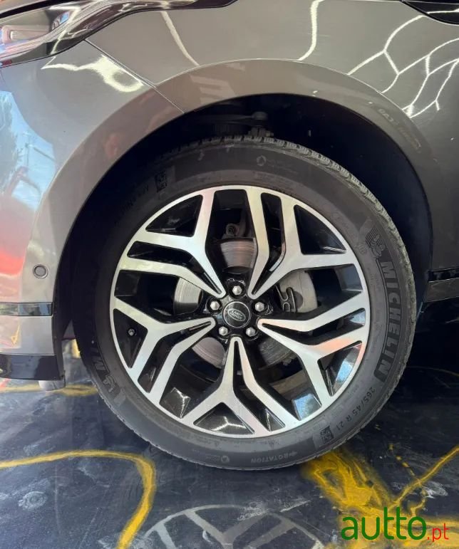 2018' Land Rover Range Rover Velar 2.0 D R-Dynamic Se photo #3