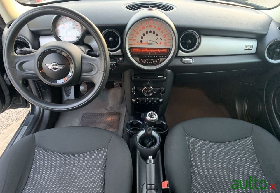 2013' MINI One D photo #3