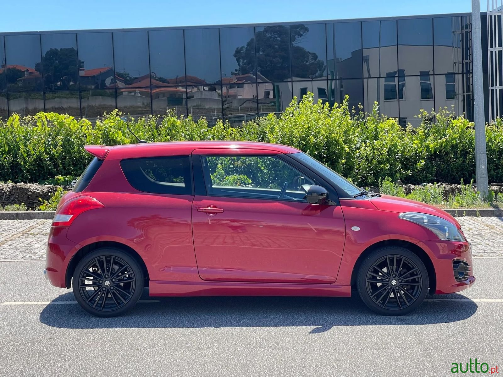 2012' Suzuki Swift photo #5