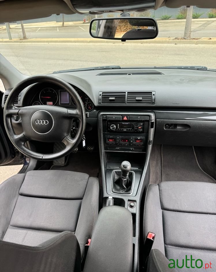 2002' Audi A4 Avant photo #5