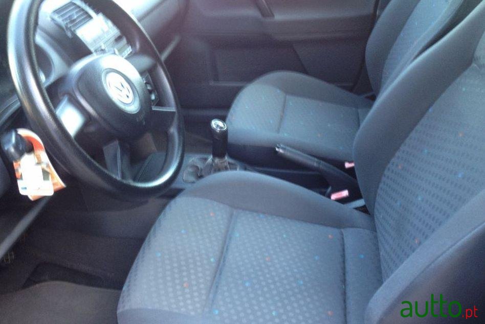 2002' Volkswagen Polo photo #3