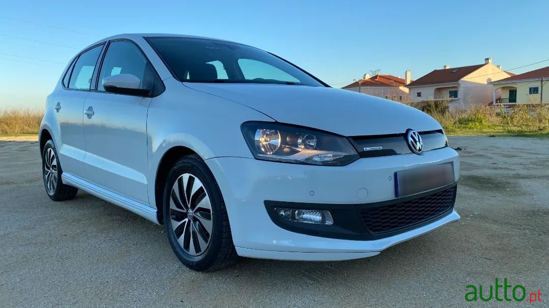 2015' Volkswagen Polo photo #1