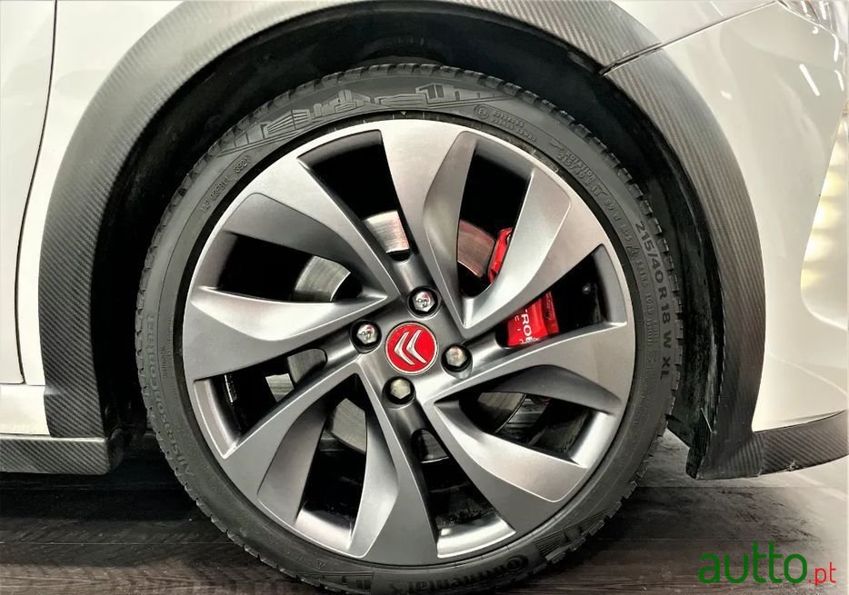 2011' Citroen DS3 photo #3