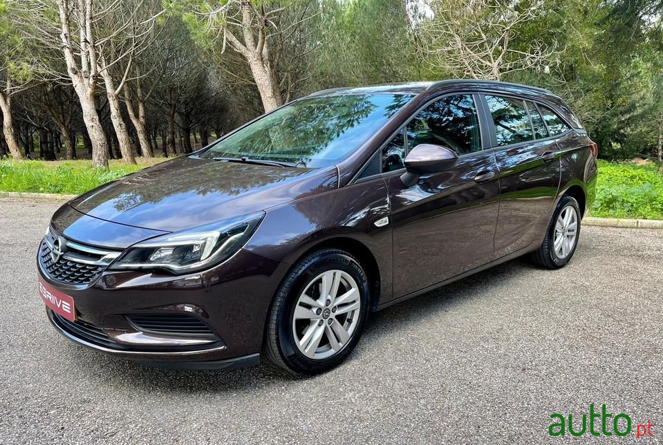 2017' Opel Astra Sports Tourer photo #3