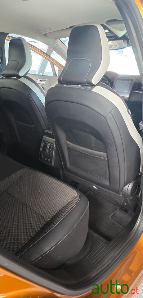 2020' Renault Captur photo #6