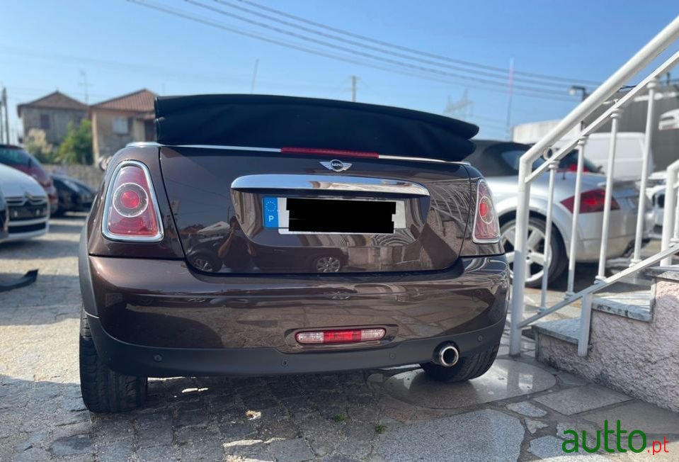 2011' MINI Cabrio photo #4