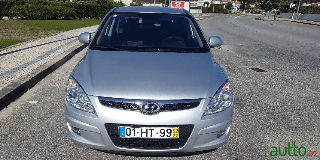 2009' Hyundai I30 Crdi 1.6 115Cv photo #2