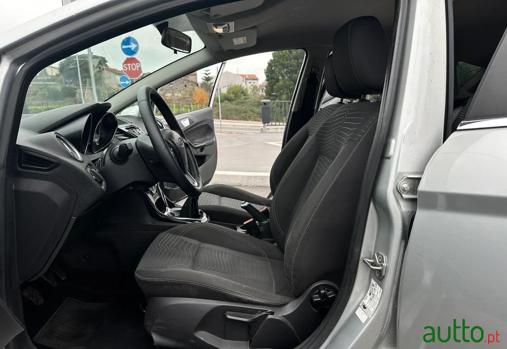 2015' Ford Fiesta photo #6