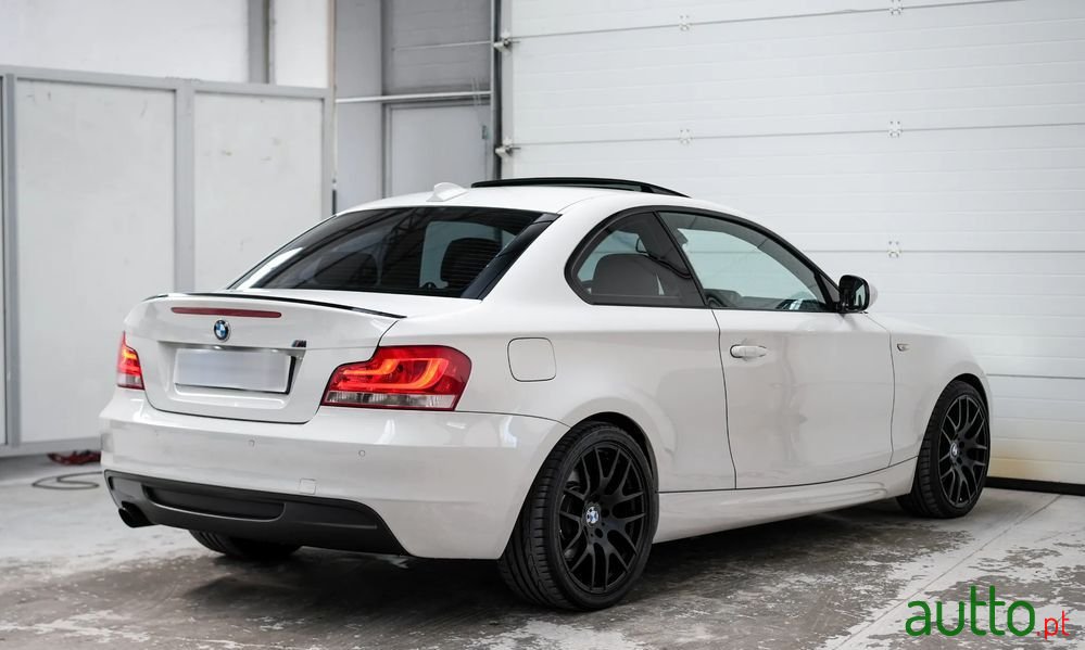 2012' BMW 123 D Auto photo #3