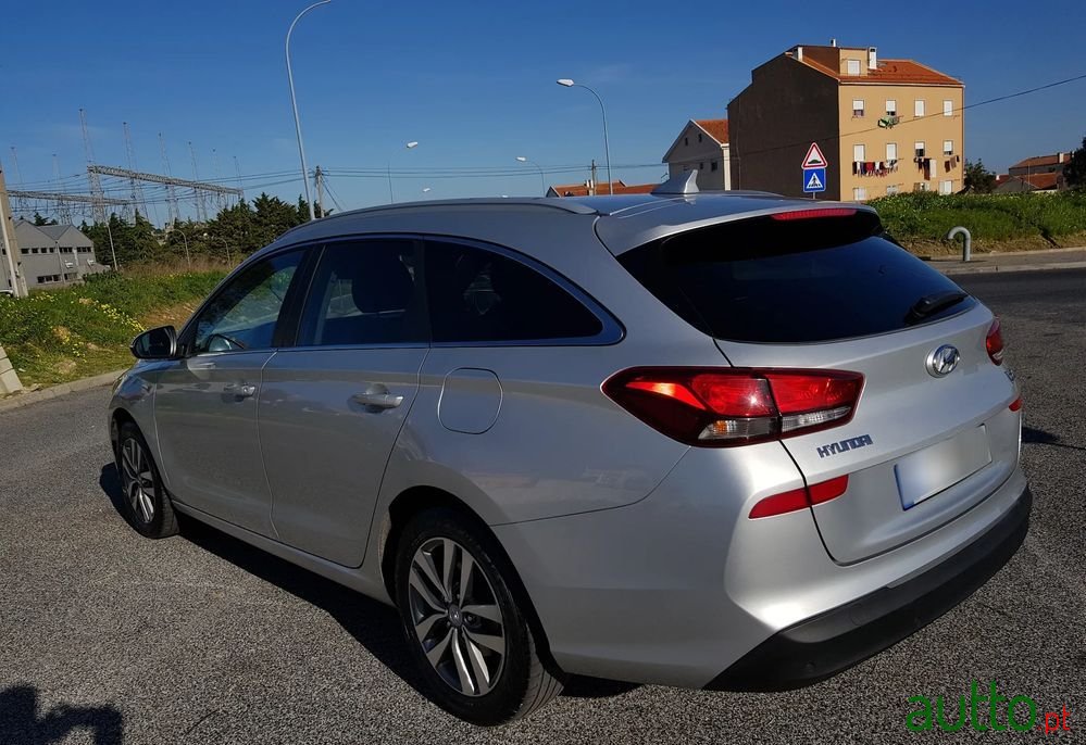 2019' Hyundai i30 Sw photo #4