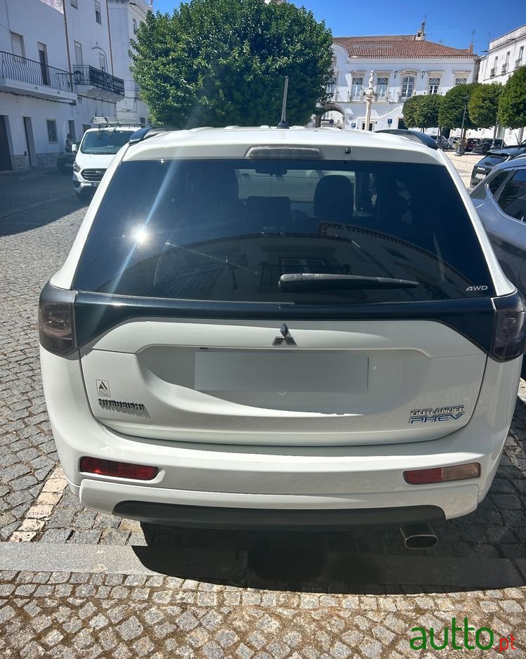 2014' Mitsubishi Outlander photo #4