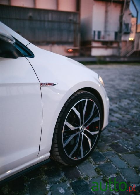 2014' Volkswagen Golf photo #4