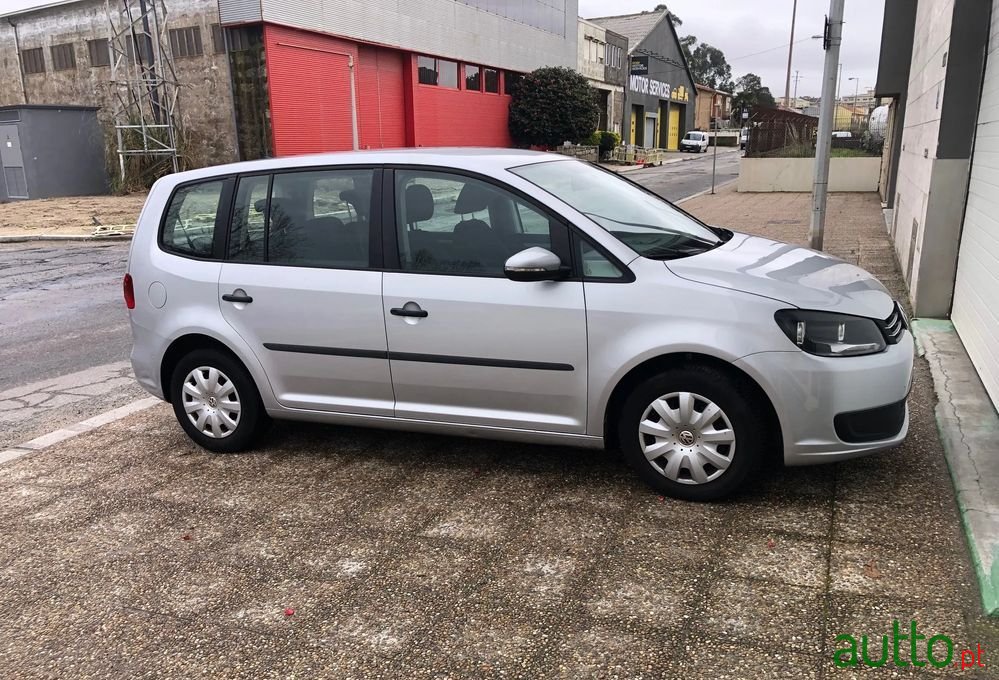 2014' Volkswagen Touran photo #1