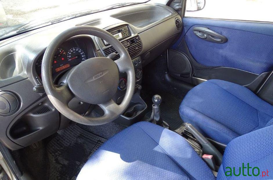 2002' Fiat Punto photo #2