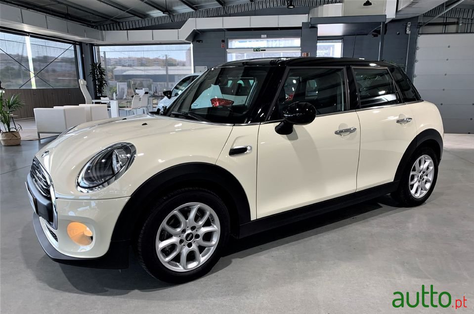 2019' MINI One photo #2