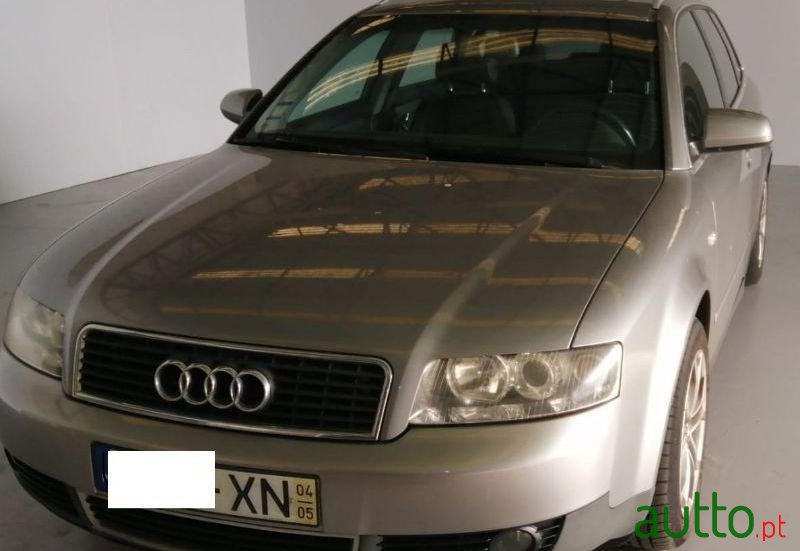 2004' Audi A4 Avant photo #1