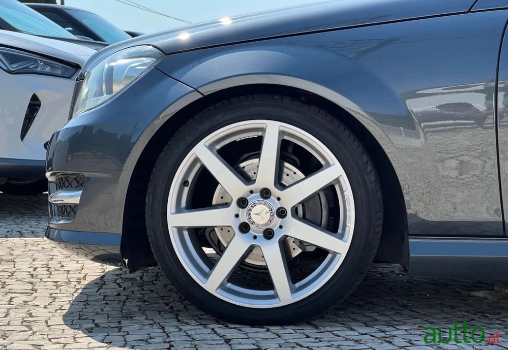 2012' Mercedes-Benz Classe C photo #4