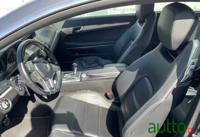 2012' Mercedes-Benz E-220 photo #4