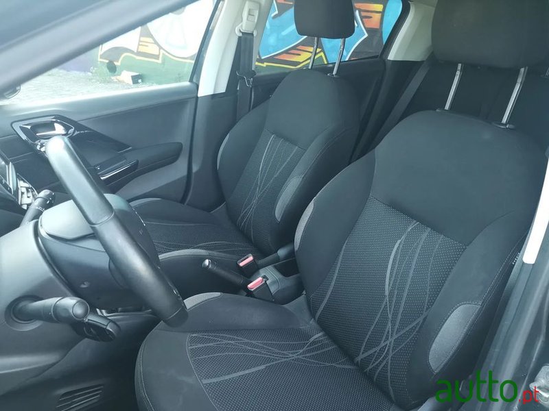 2014' Peugeot 208 1.4 Hdi Active photo #3