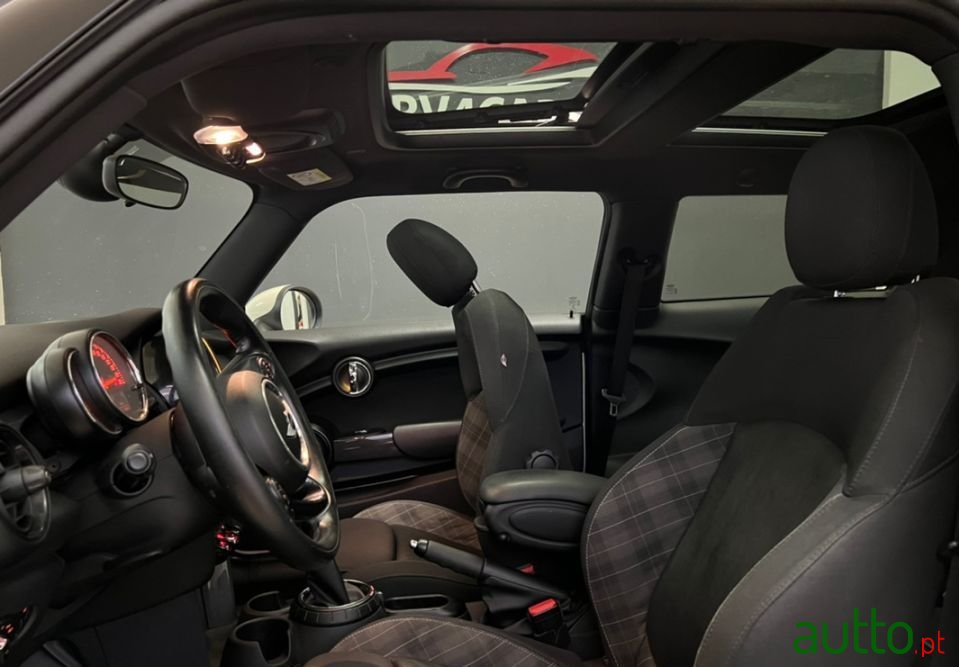 2014' MINI One photo #4