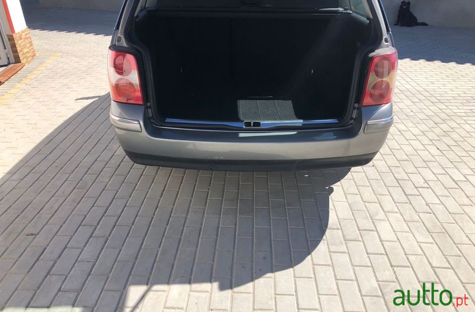 2003' Volkswagen Passat photo #3