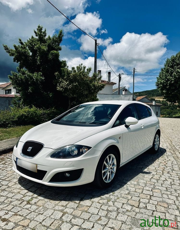 2009' SEAT Leon photo #1