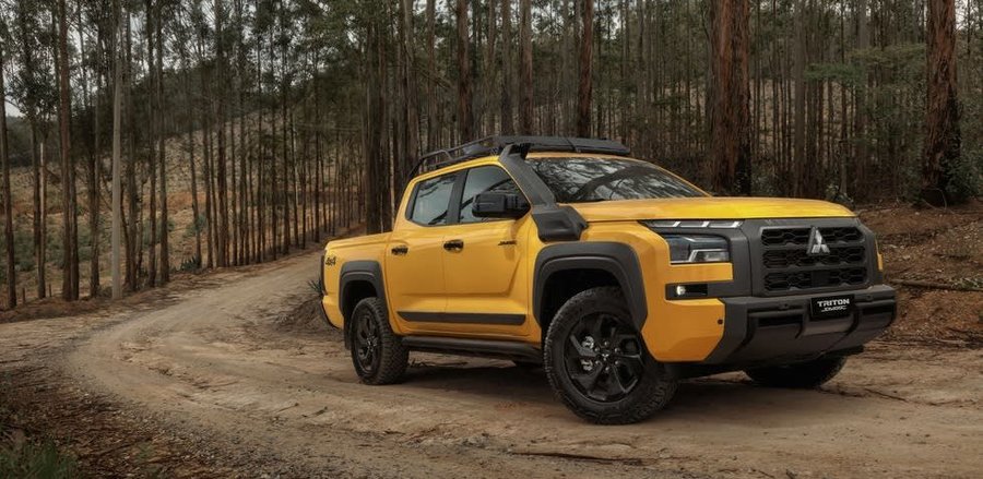 Mitsubishi’s New Pickup Has a Factory Snorkel and Can Wade Through 2.5 Feet of Water