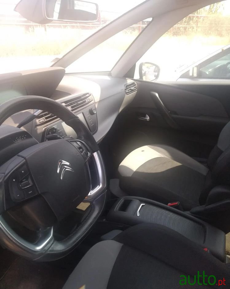 2014' Citroen C4 Picasso photo #6