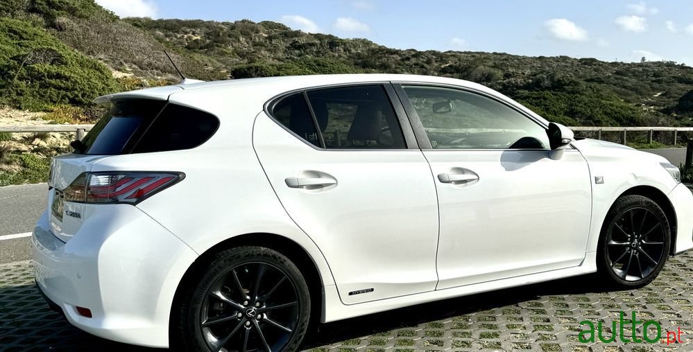 2012' Lexus CT 200h photo #2