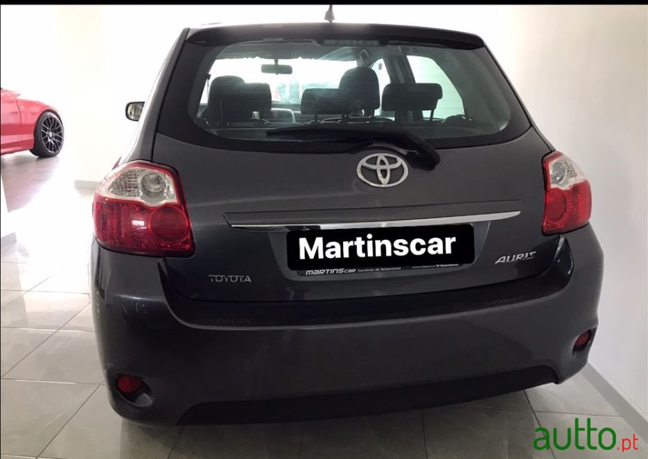 2010' Toyota Auris photo #3