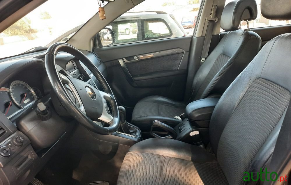 2008' Chevrolet Captiva 2.0 Vcdi Seven 7L photo #5