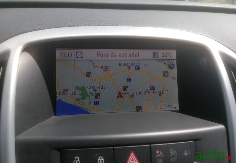 2011' Opel Astra Gtc photo #6