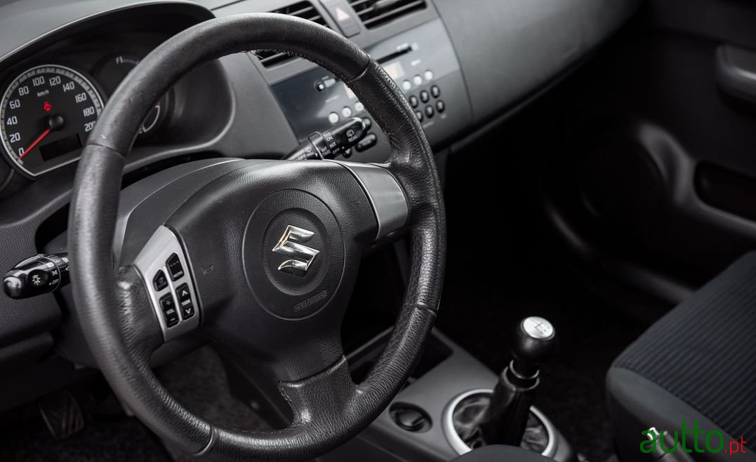 2009' Suzuki Swift photo #4