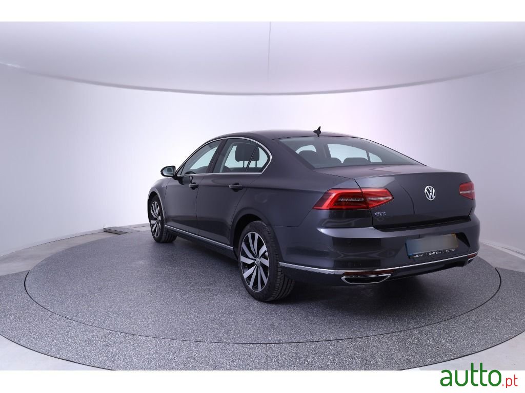 2018' Volkswagen Passat photo #5
