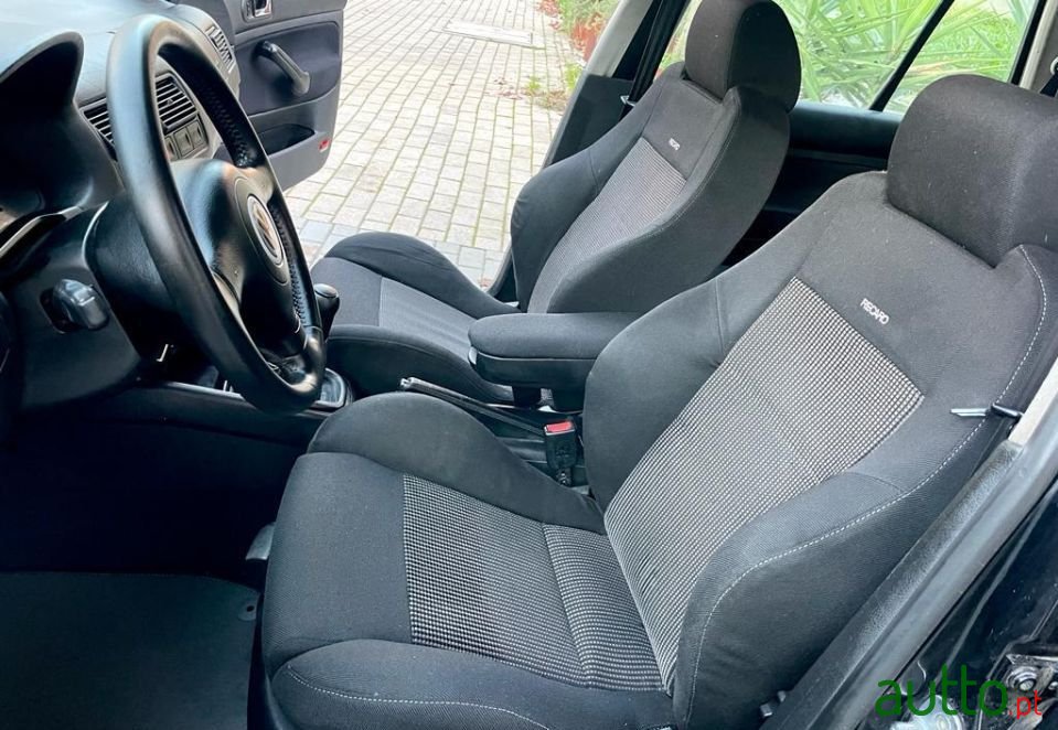 2000' Volkswagen Golf photo #5