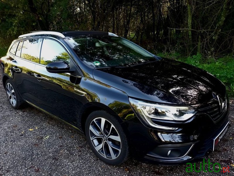 2017' Renault Megane Sport Tourer photo #2