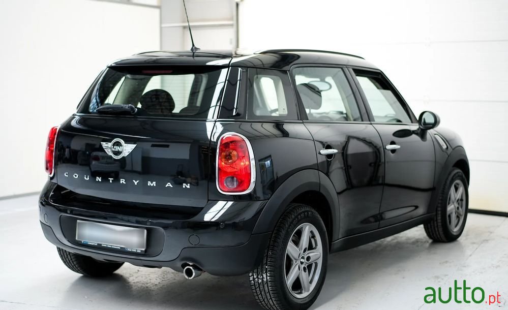 2011' MINI Countryman One D photo #3