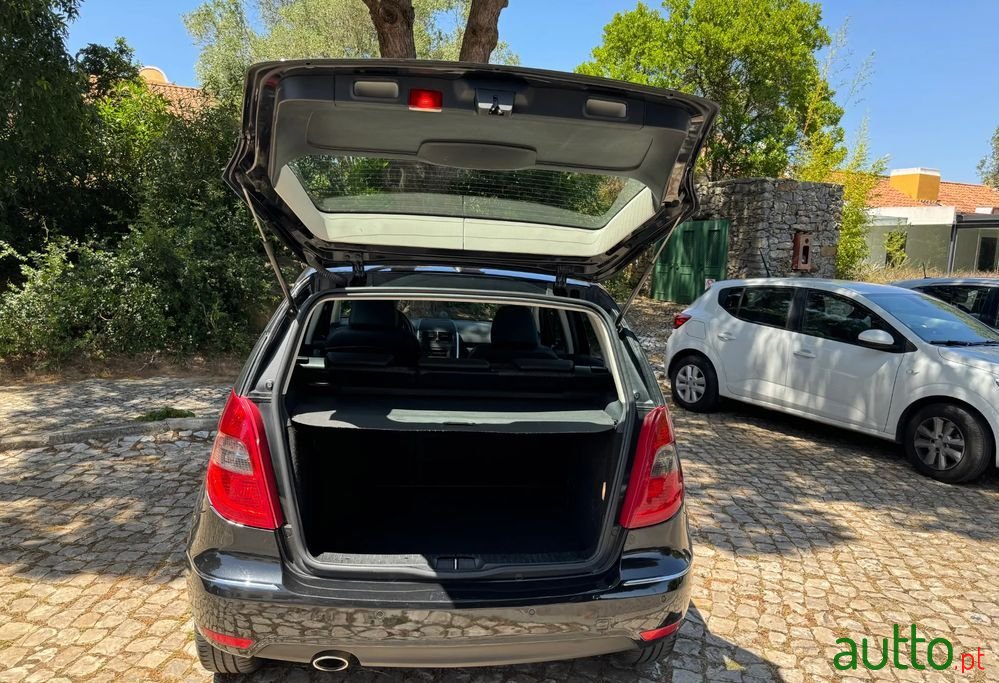 2009' Mercedes-Benz A 180 Cdi Avantgarde photo #6