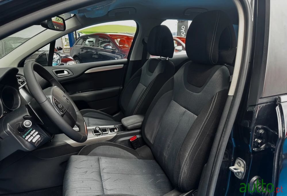 2014' Citroen C4 photo #6