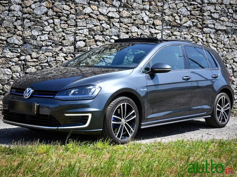 2015' Volkswagen Golf photo #4