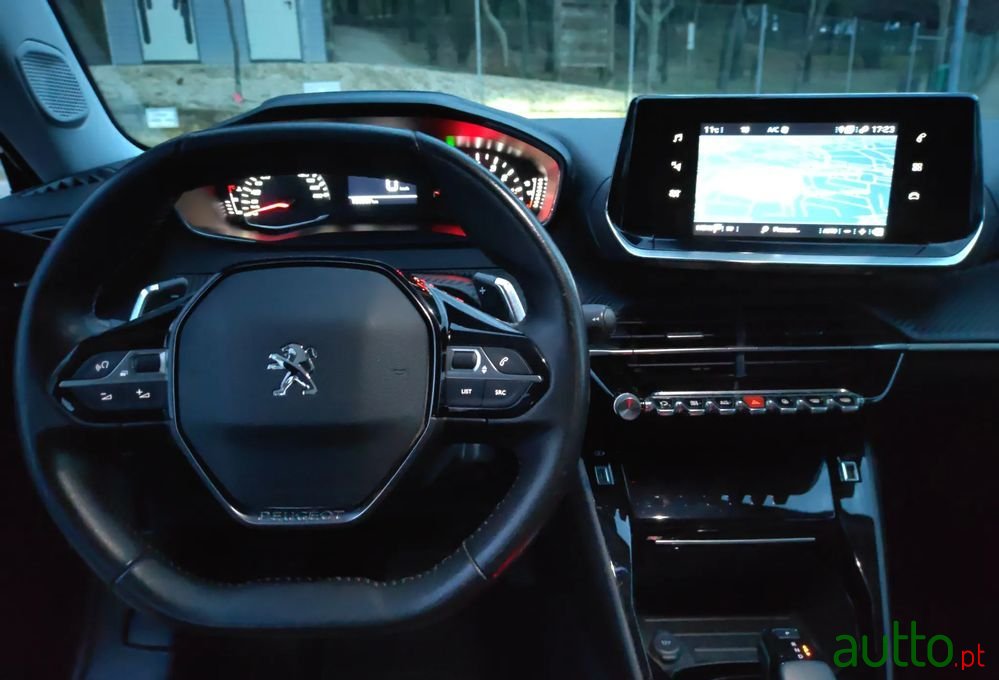 2021' Peugeot 2008 photo #4
